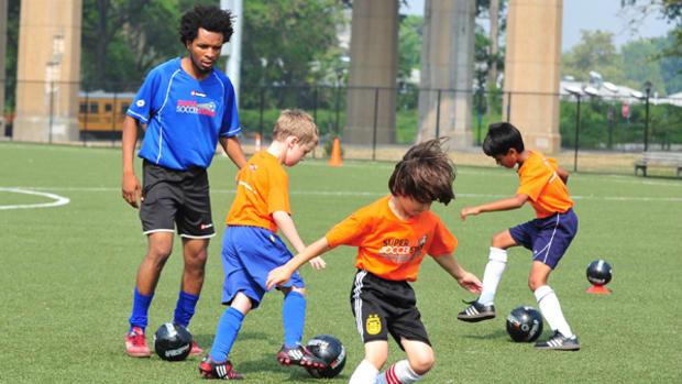 Kids Learn From the Pros at Super Soccer Stars