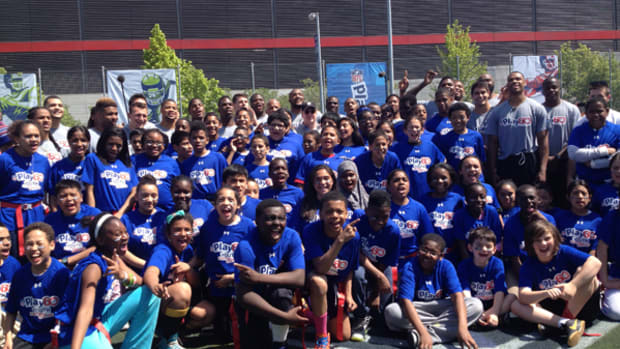 Top NFL Prospects Team Up With Kids Before the Draft