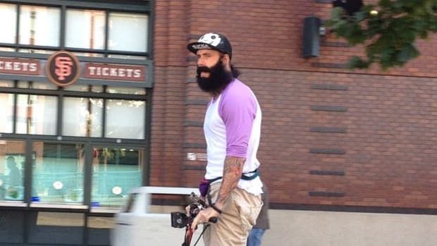 Giants' Brian Wilson travels to games in the most Brian Wilson-like way