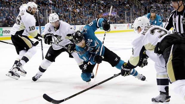 Pens-Sharks-Bennett.jpg