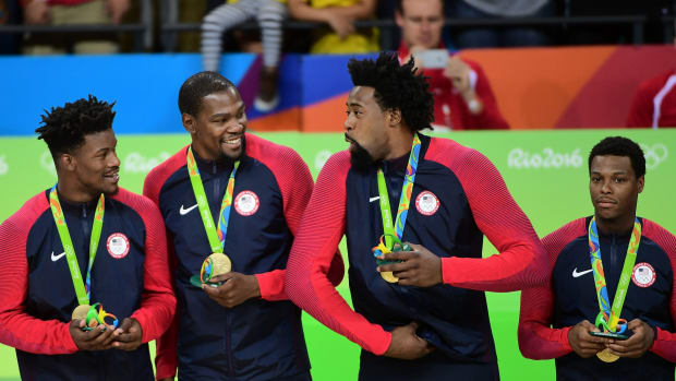 usa-basketball-gold-medal-nba-players-congratulate.jpg