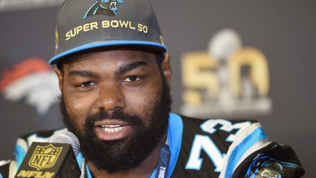 michael-oher-contract-extension-panthers.jpg