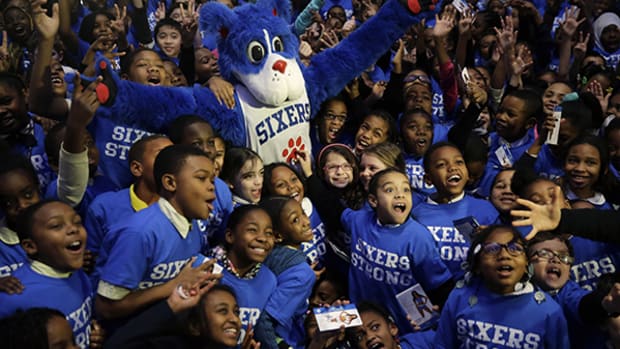 Philadelphia 76ers Introduce Their New Mascot: Franklin, the Big Blue Dog