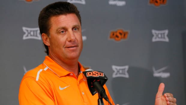 mike-gundy-oklahoma-state-cell-phones.jpg