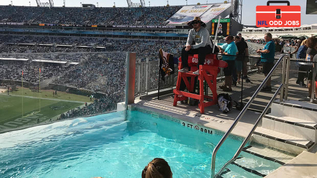 nfl-odd-jobs-jacksonville-jaguars-lifeguards-pools.jpg