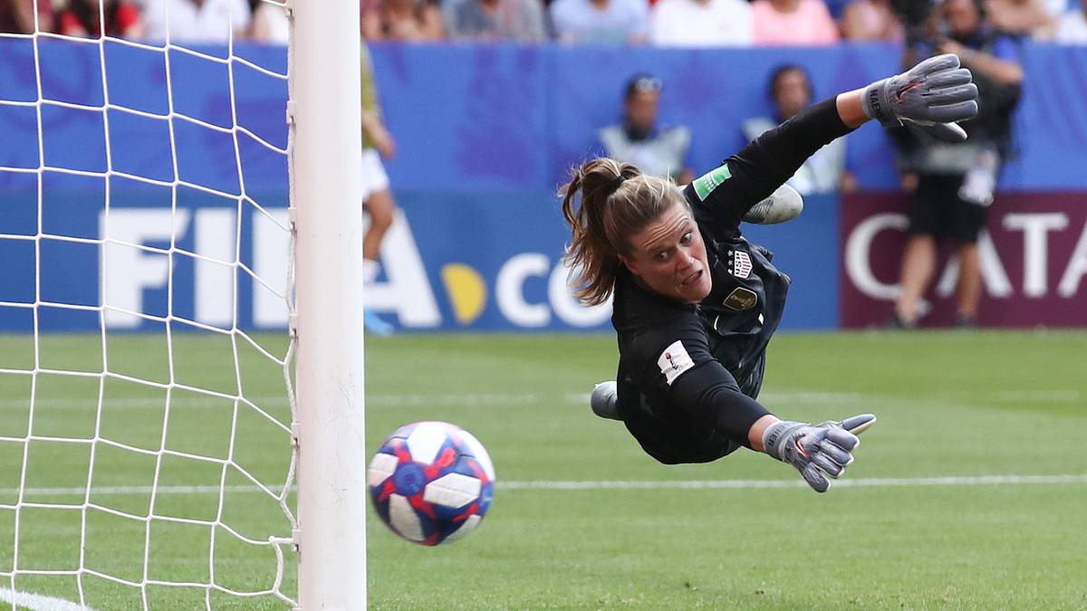 Alyssa Naeher Dishes on USWNT's 