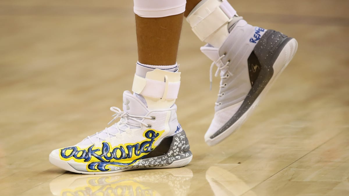 Steph curry bible verse on shoes 2025
