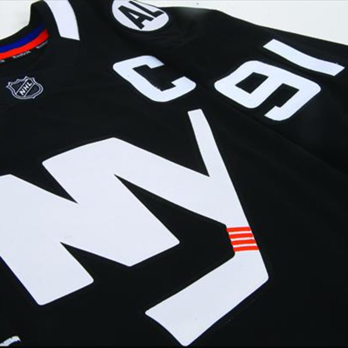 NY Islanders To Get A Black & White Brooklyn Jersey?