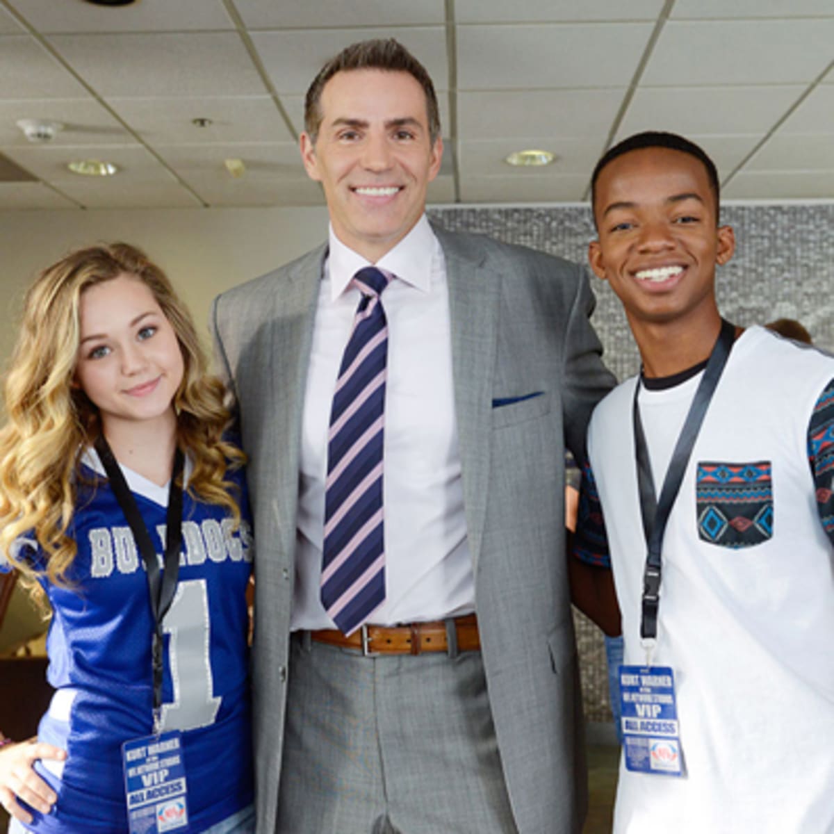 Exclusive Images of Super Bowl MVP Kurt Warner on Bella & the Bulldogs -  SI Kids: Sports News for Kids, Kids Games and More