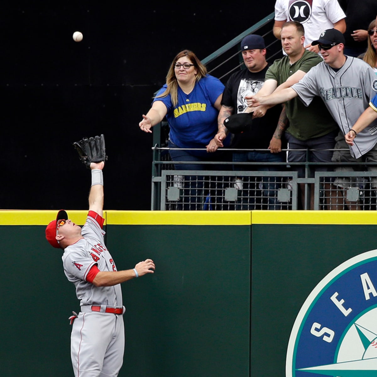 Mike Trout robs grand slam on birthday (video) - SI Kids: Sports