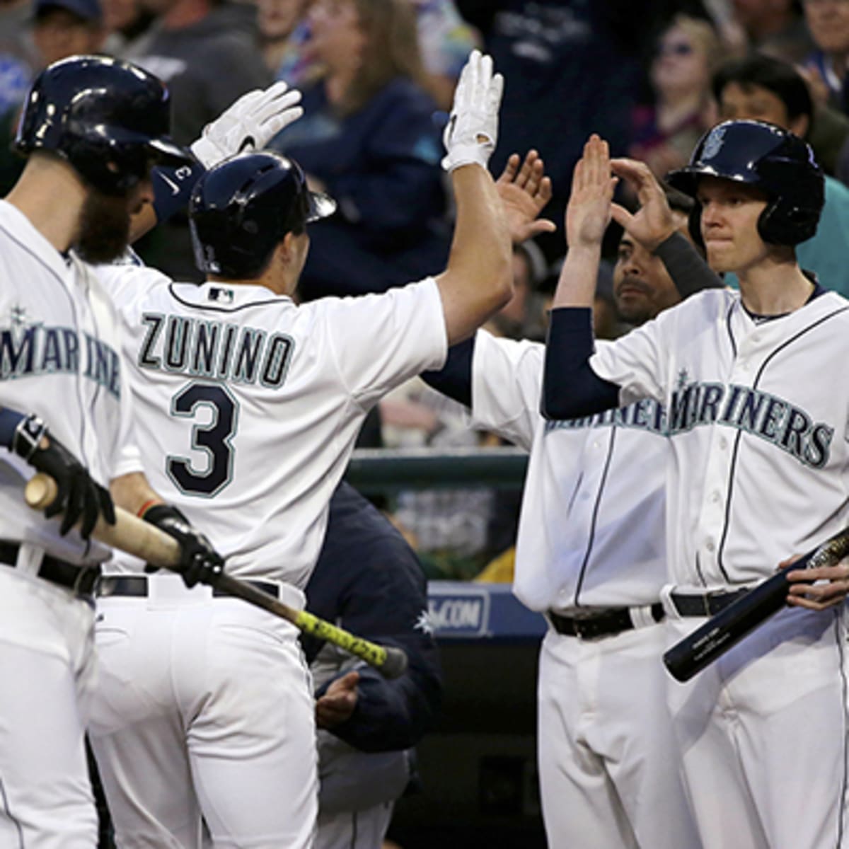 mlb-s-bat-boys-vital-to-the-game-si-kids-sports-news-for-kids-kids-games-and-more