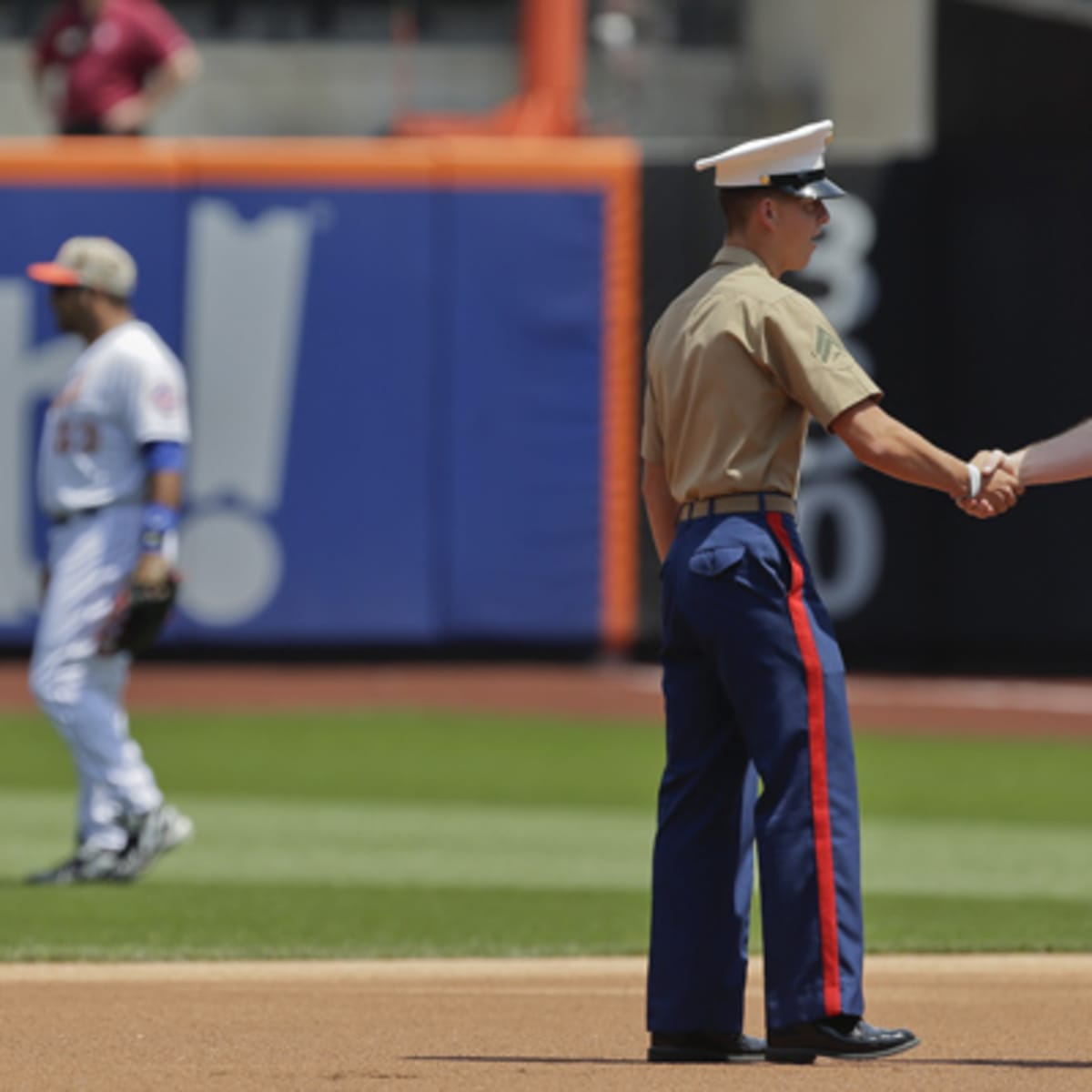 Mets, Curtis Granderson Honor Troops on Memorial Day - SI Kids