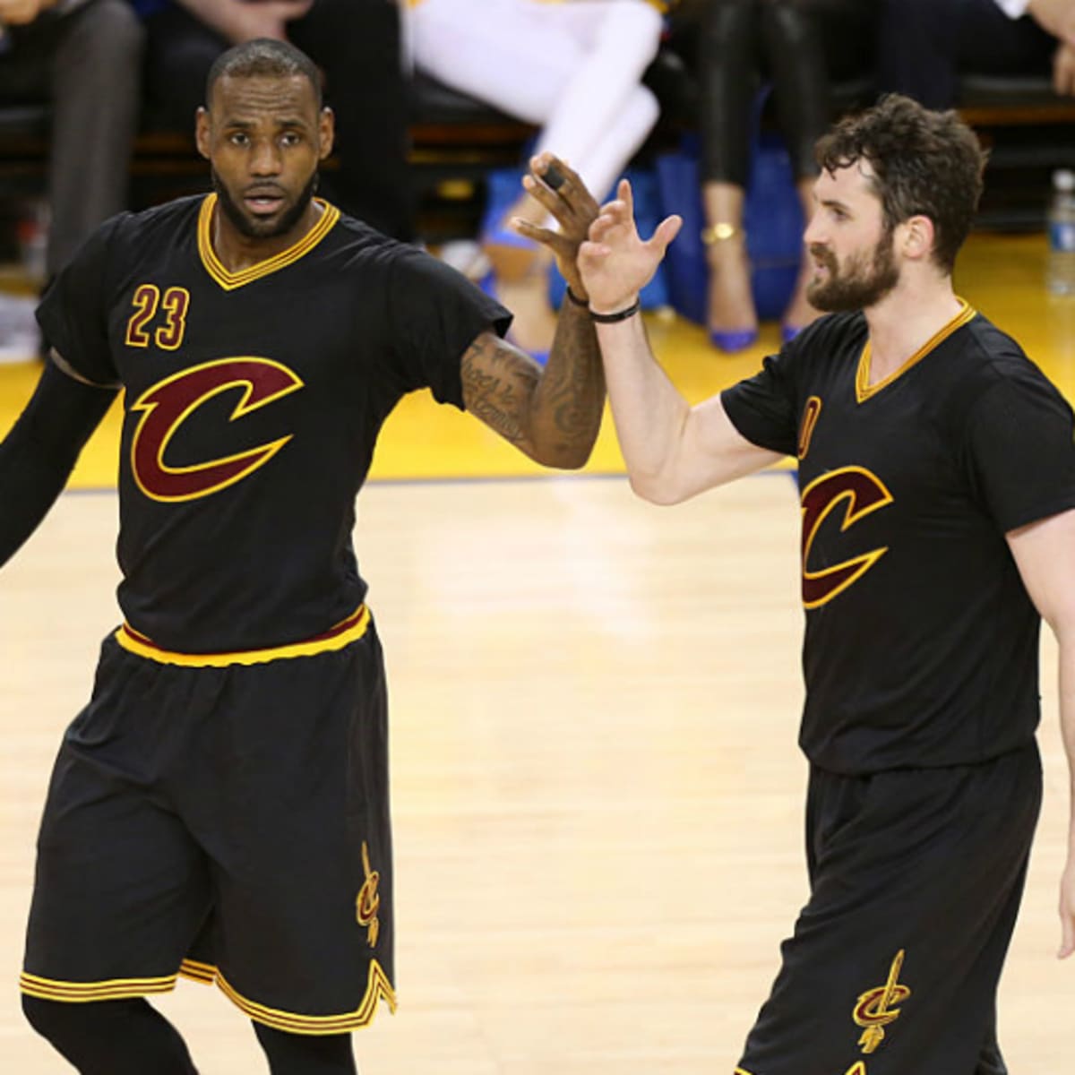 Black sleeved jersey cavs 2025