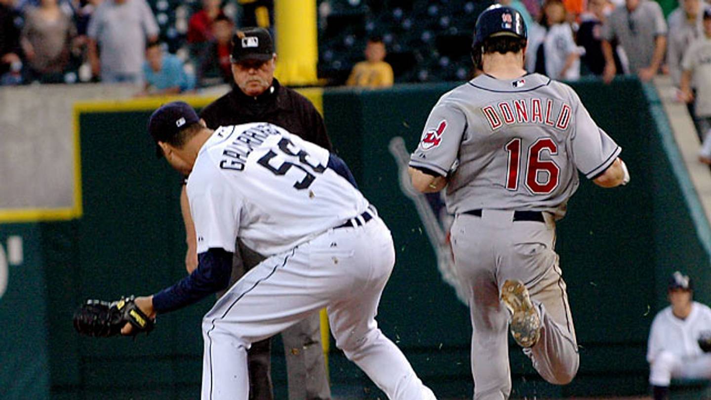 Last Call Baseball MLB's Worst Blown Calls - SI Kids: Sports News for Kids, Kids Games and ...