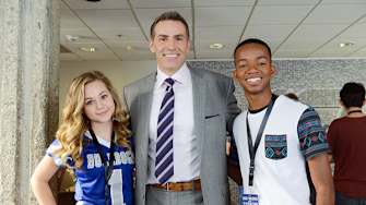 Exclusive Images of Super Bowl MVP Kurt Warner on "Bella & the Bulldogs"