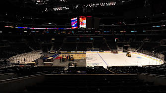 How the Staples Center Swaps Rinks for Courts