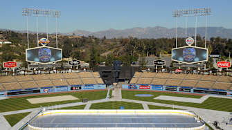 It's Really Happening: Outdoor Hockey Comes to California