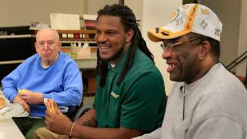 Steelers Linebacker Jarvis Jones Salutes America's Veterans