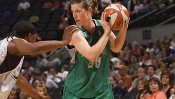 WNBA Great Katie Smith Announces Retirement