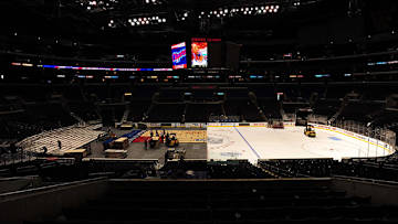 How the Staples Center Swaps Rinks for Courts