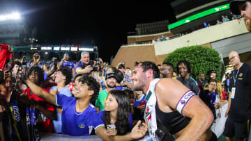 English Soccer Teams Court U.S. Fans on American Tour