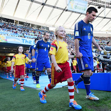 8-Year-Old American Walks Messi Into World Cup Final
