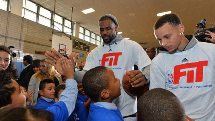 LeBron James and Stephen Curry Get Fit With NYC Students LeBron James and Stephen Curry Get Fit With NYC Students