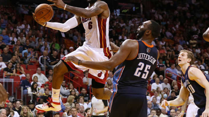 King James Conquers Charlotte with 61-Point Night King James Conquers Charlotte with 61-Point Night