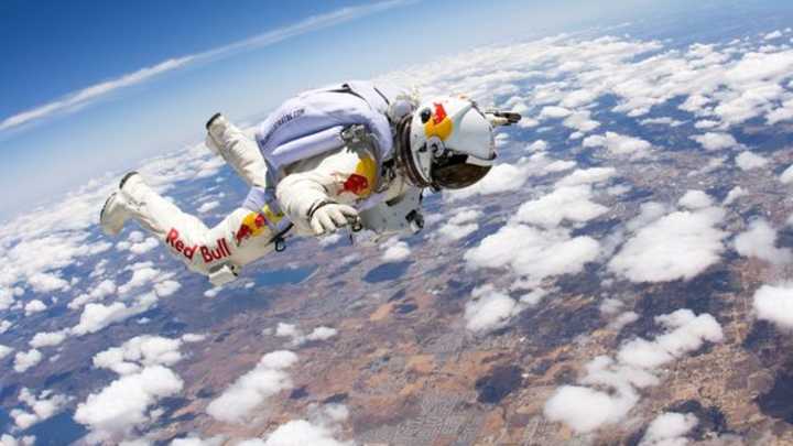 Watch Felix Baumgartner's Red Bull Stratos Skydive From the Edge Of Space Live! [UPDATE]