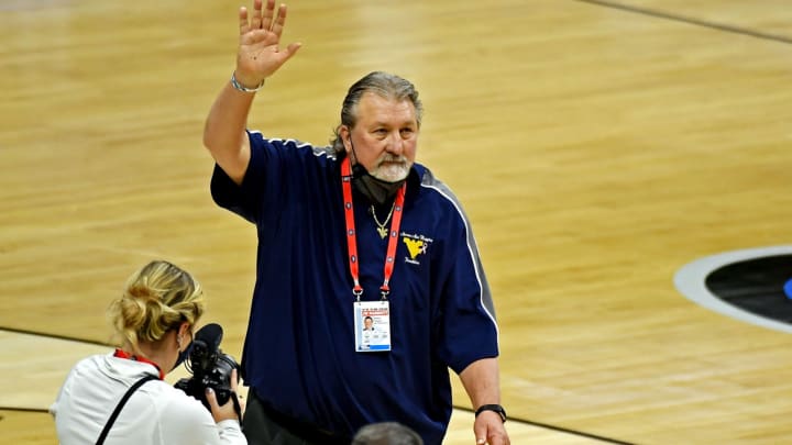 Bob Huggins: The Road to 900 Coaching Wins Bob Huggins: The Road to 900 Coaching Wins