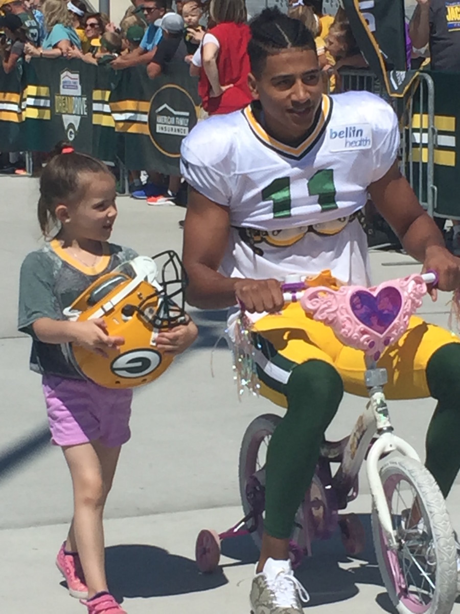 The Packers Share a Two-Wheel Tradition With Kids - SI Kids