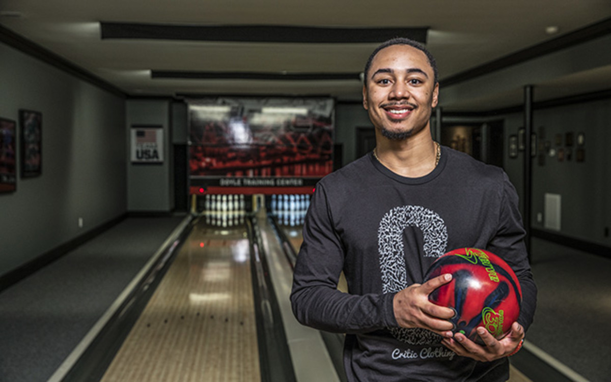 spare-time-mookie-betts-bowling-article.jpg