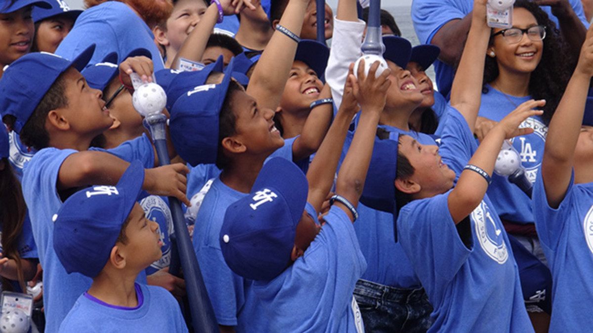 dodgers-beach-play-ball-article1.jpg