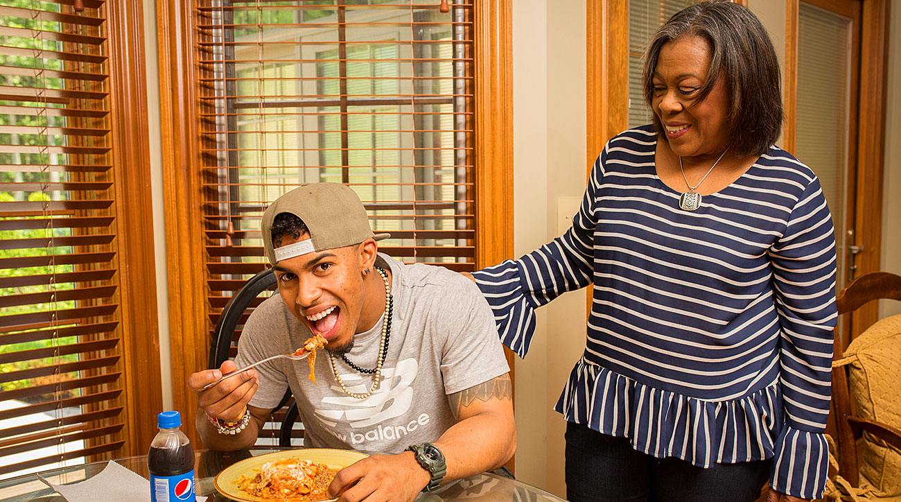 Steph Curry, Francisco Lindor, more athletes' favorite foods - SI Kids
