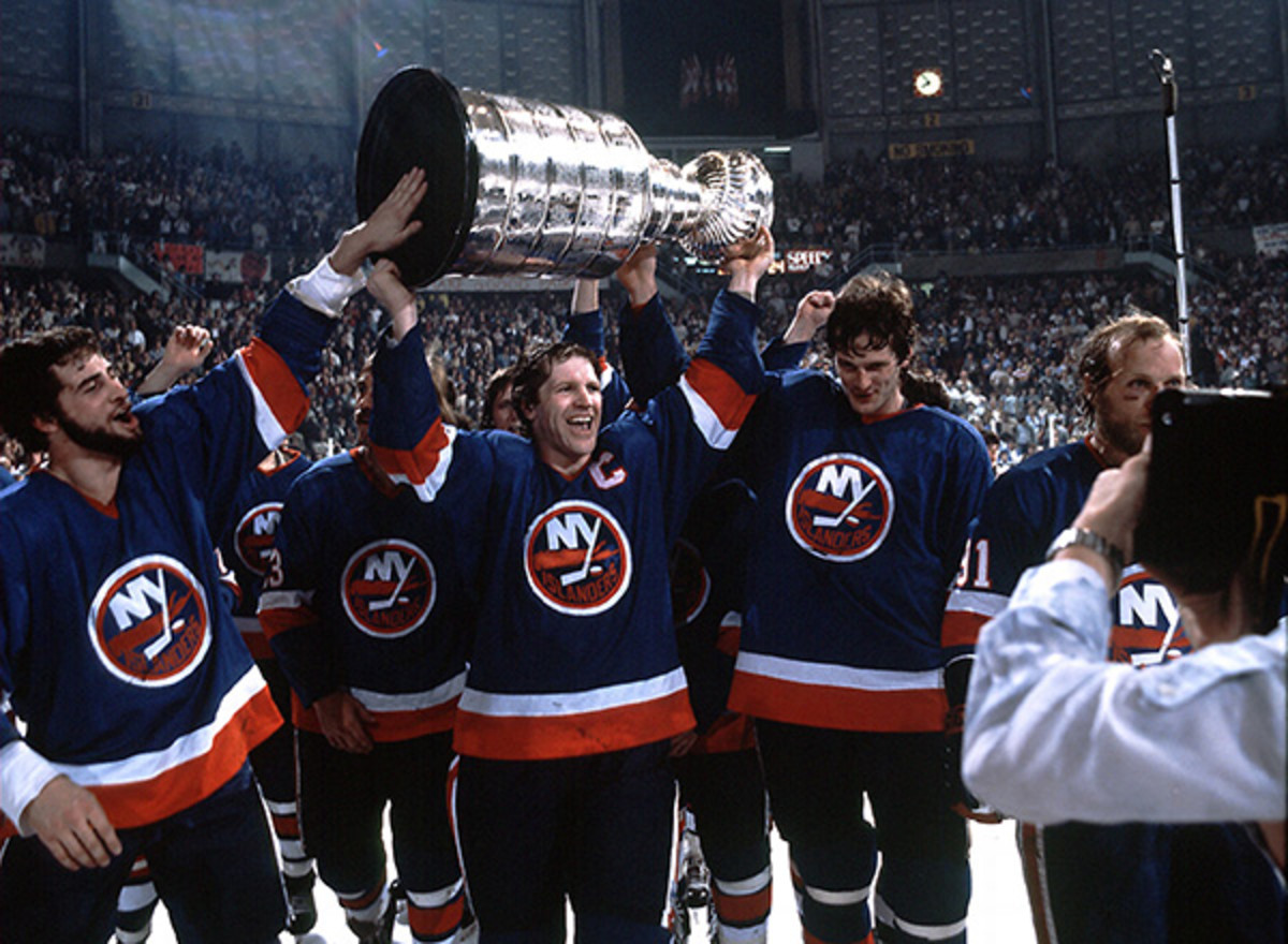 Islanders wear throwback Fisherman uniforms during pregame - Sports  Illustrated