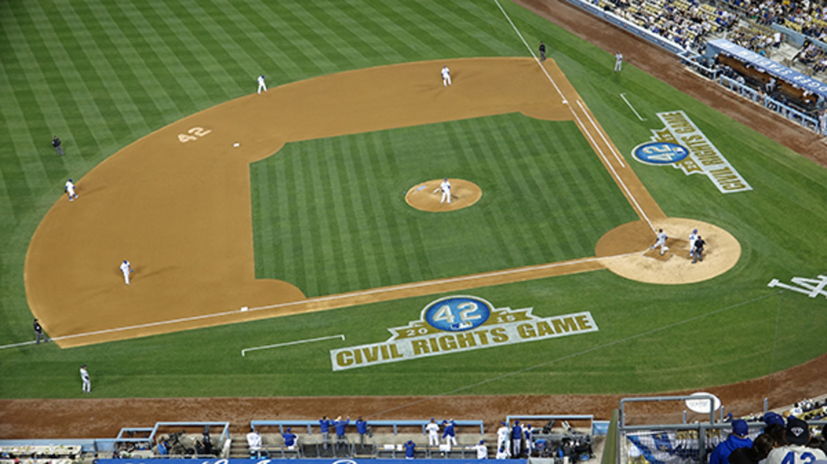 Los Angeles Dodgers on X: Join us at Dodger Stadium on 4/15 to celebrate Jackie  Robinson Day on the 75th anniversary of his historic debut! The first  40,000 fans will get this