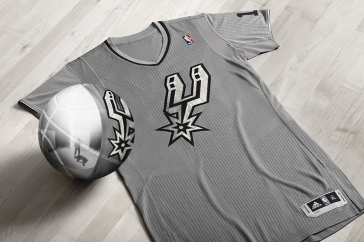 Bulls getting short-sleeve jerseys for Christmas