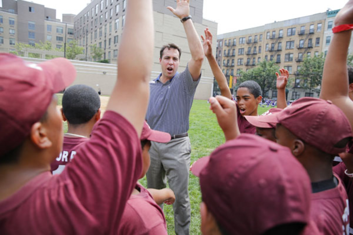 Mark Teixeira Helps Kids in Harlem - SI Kids: Sports News for Kids, Kids  Games and More