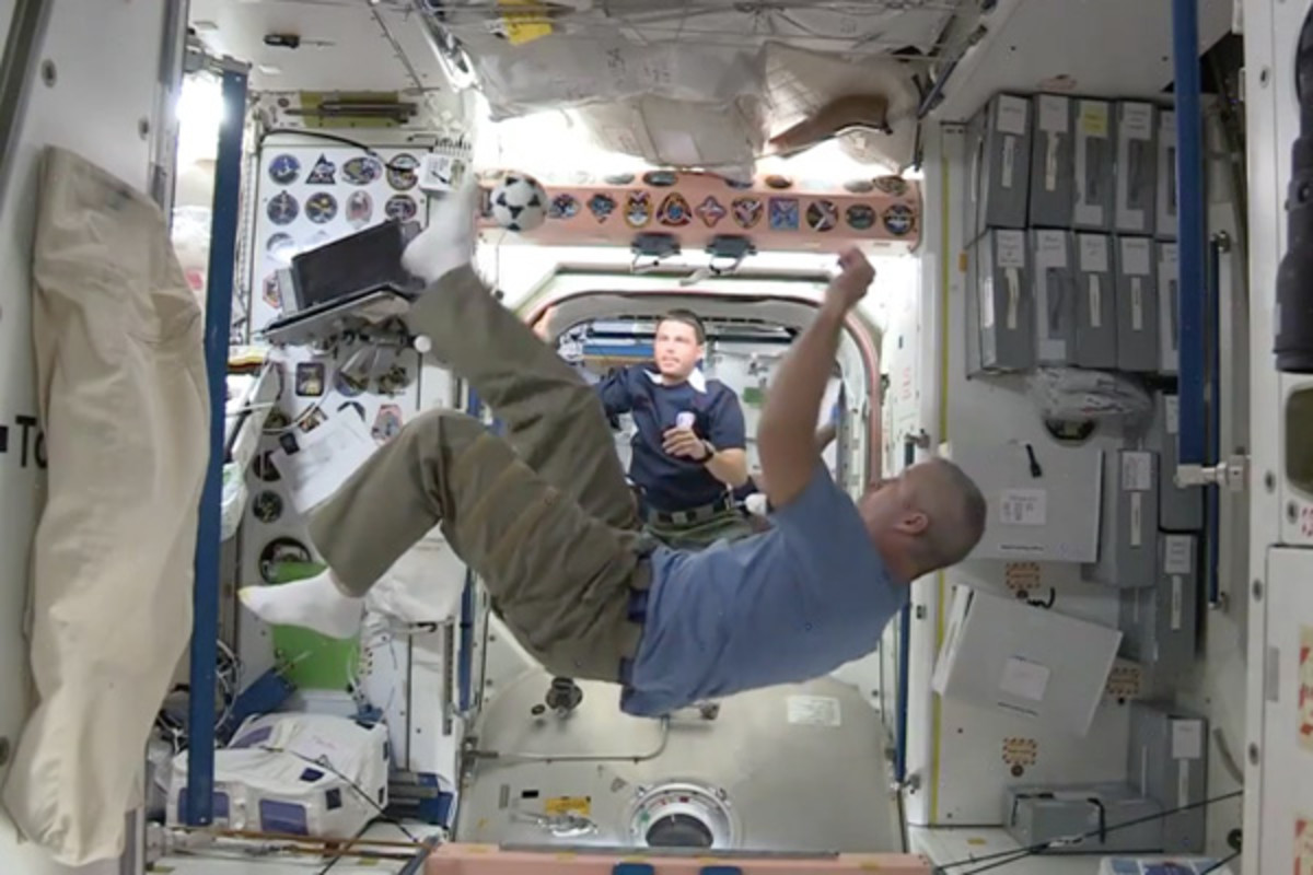 nasa world cup astronauts international space station