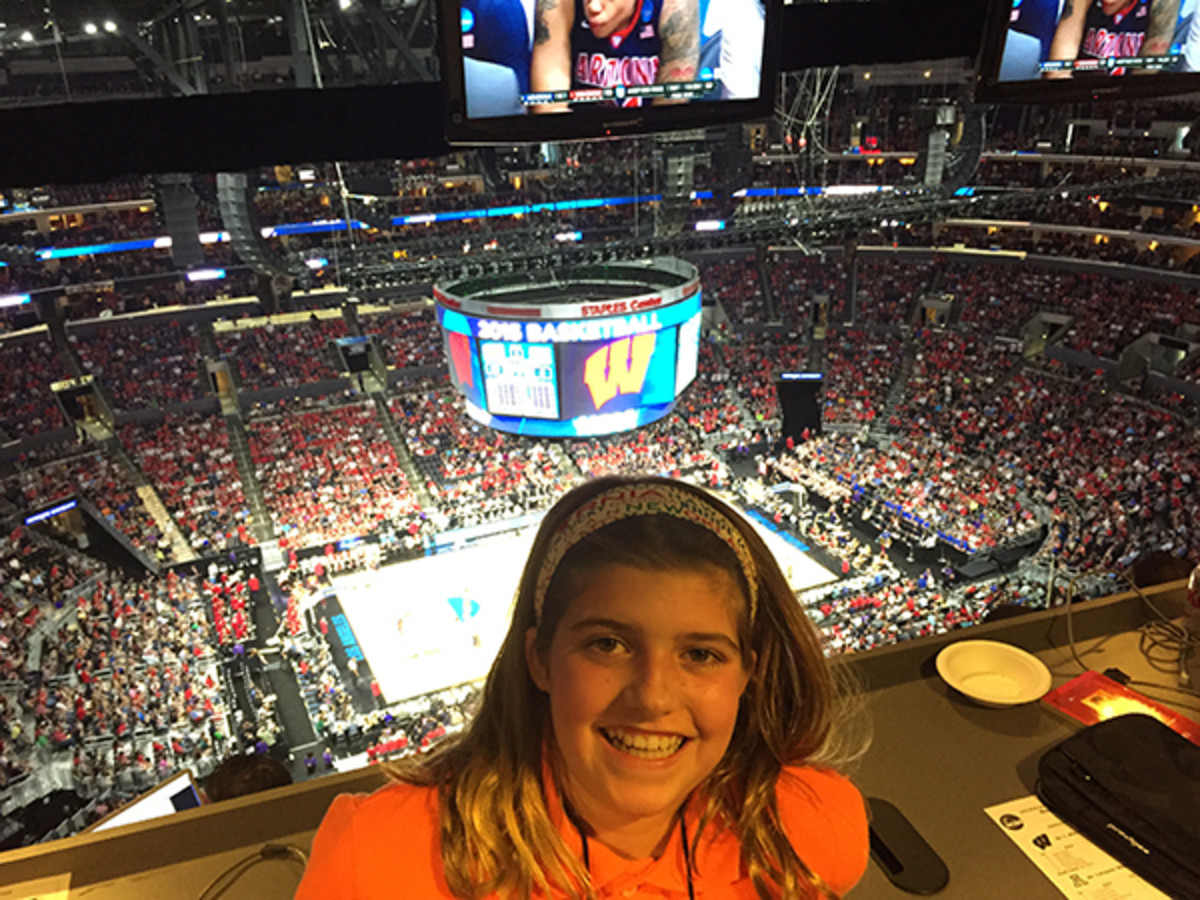 isabel gomez march madness press box