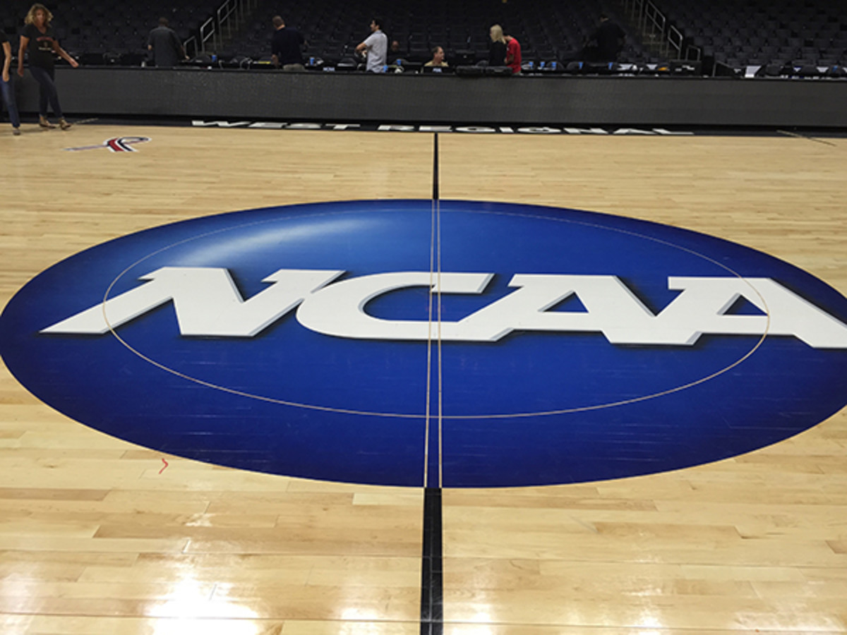 isabel gomez march madness center court