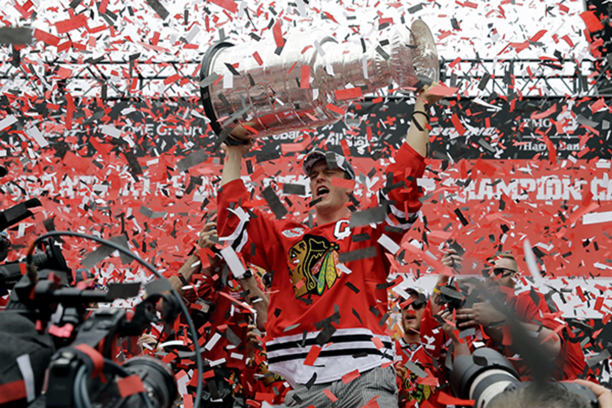 Chicago celebrates with Blackhawks