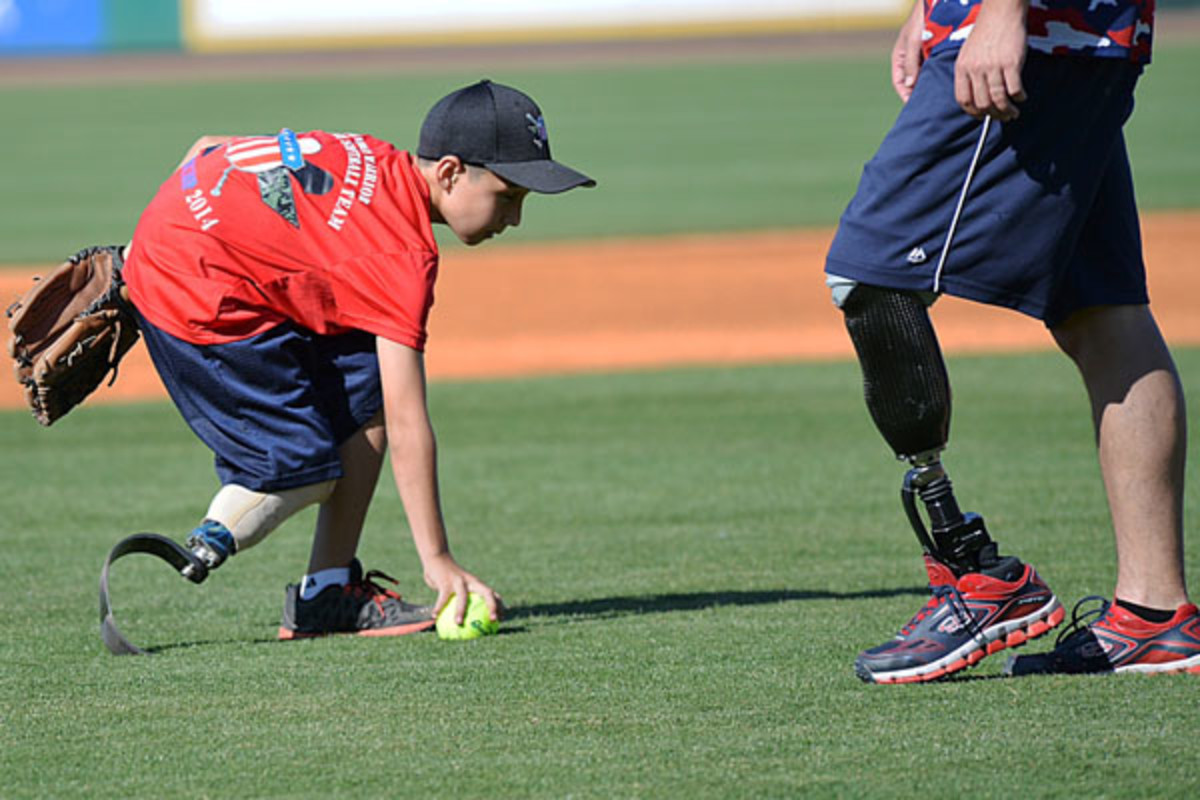 louisville slugger wounded warrior amuptee softball camp