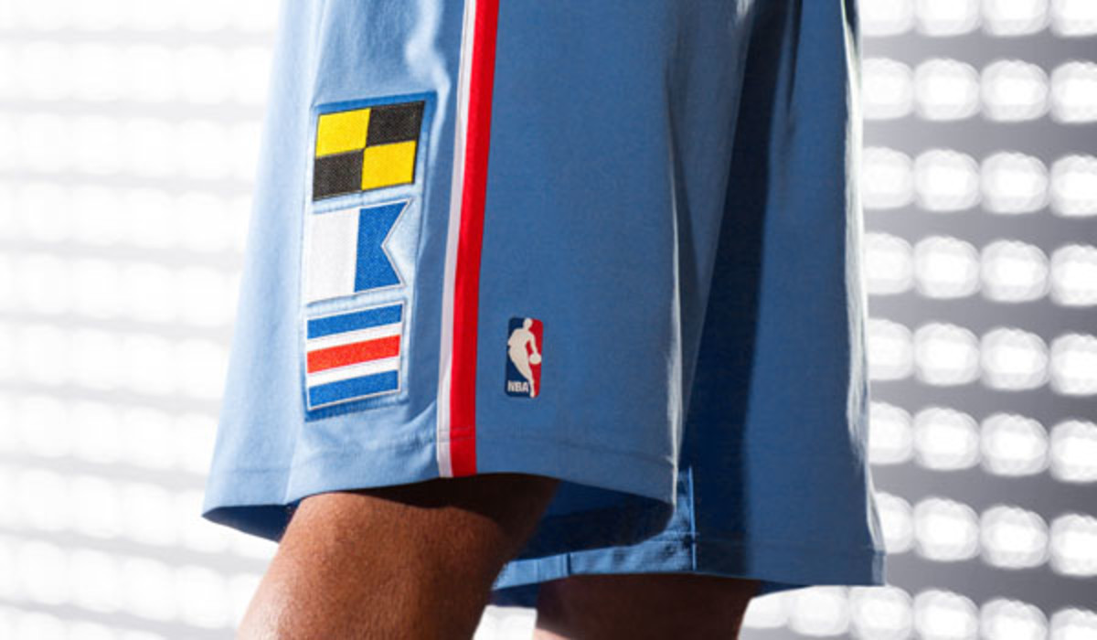 la clippers back in blue jersey shorts