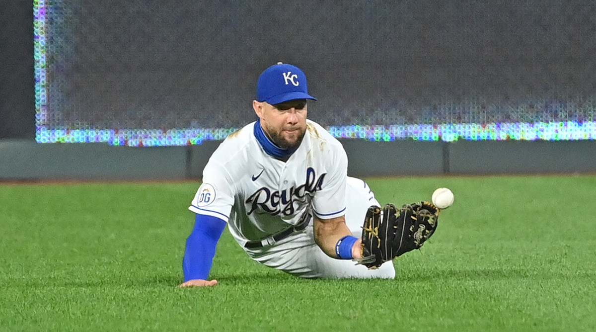 alex-gordon-outfield-catch